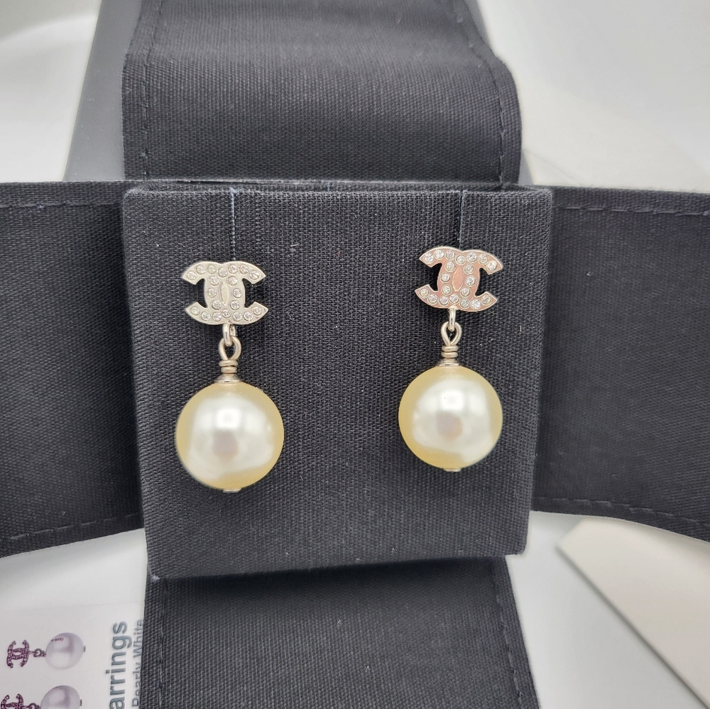 Brand new authentic Chanel crystal cc with pearl earrings - Picture 11 of 17
